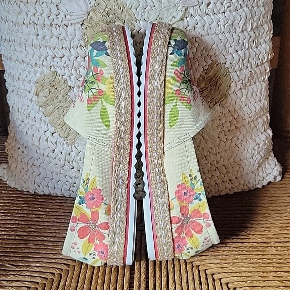 Goby canvas, floral, espadrille clogs/loafers, size 8.5-9 (39EU)